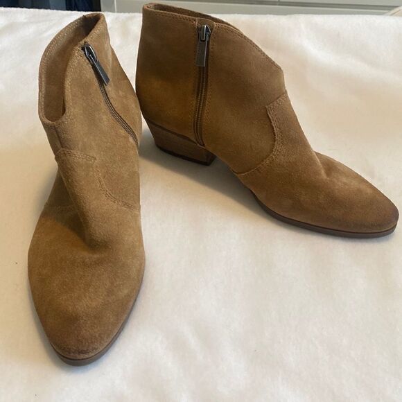 Vince Camuto Suede Tan Booties 10 - Picture 1 of 9